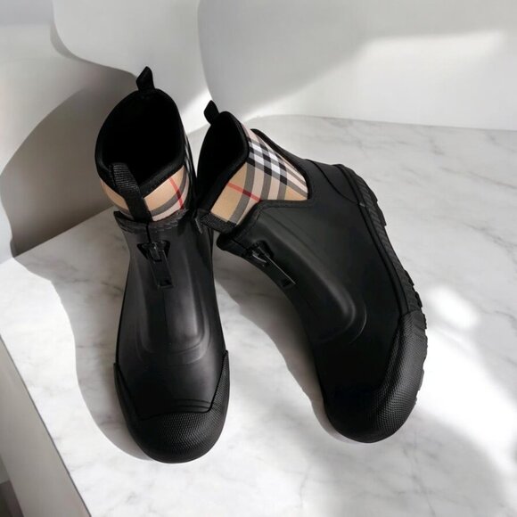 NIB Authentic  Burberry Vintage check neoprene and rubber rain boots - Picture 9 of 10